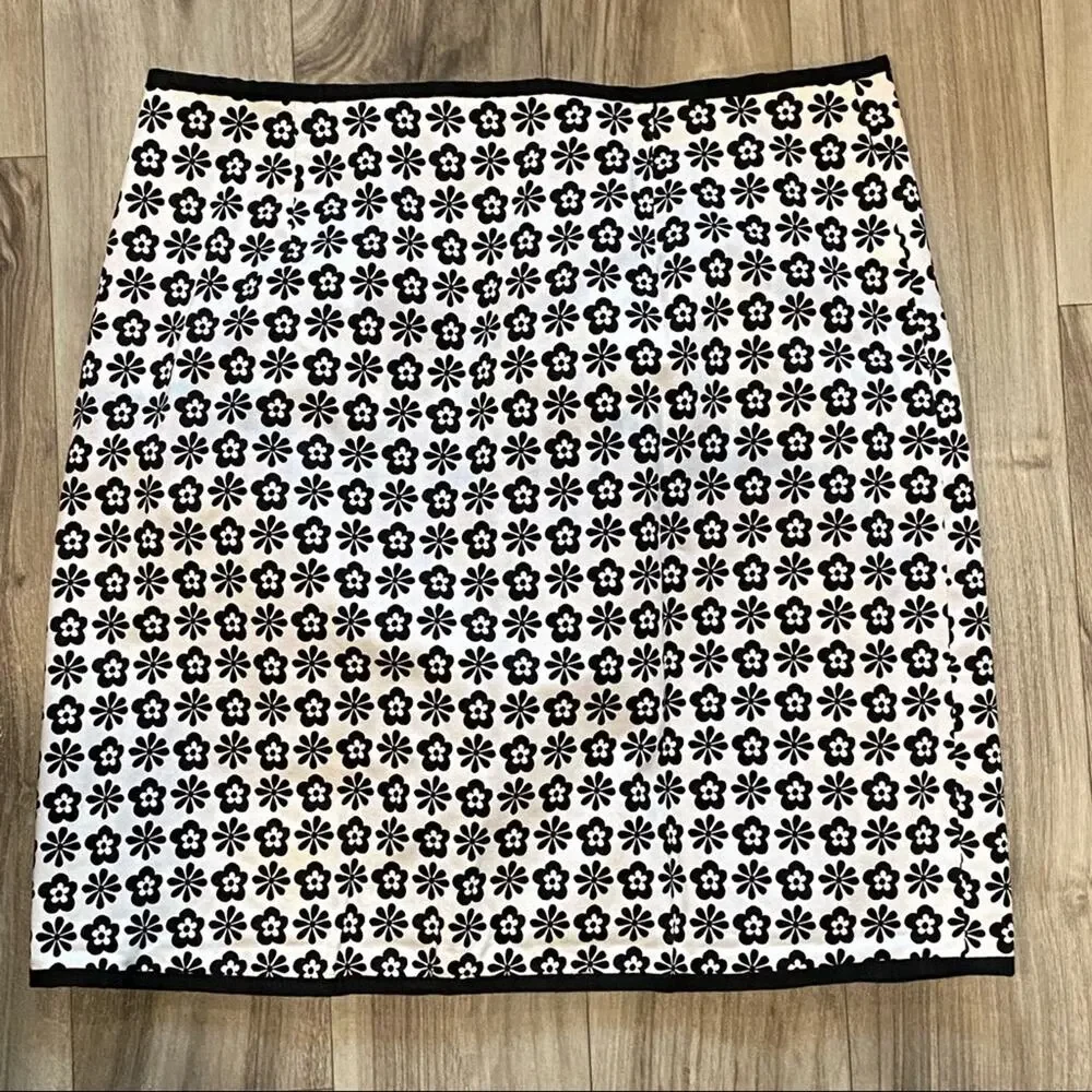 Cute Reversible Wrap‎ Skirt Black & White Florals To White Mini Dots on Black